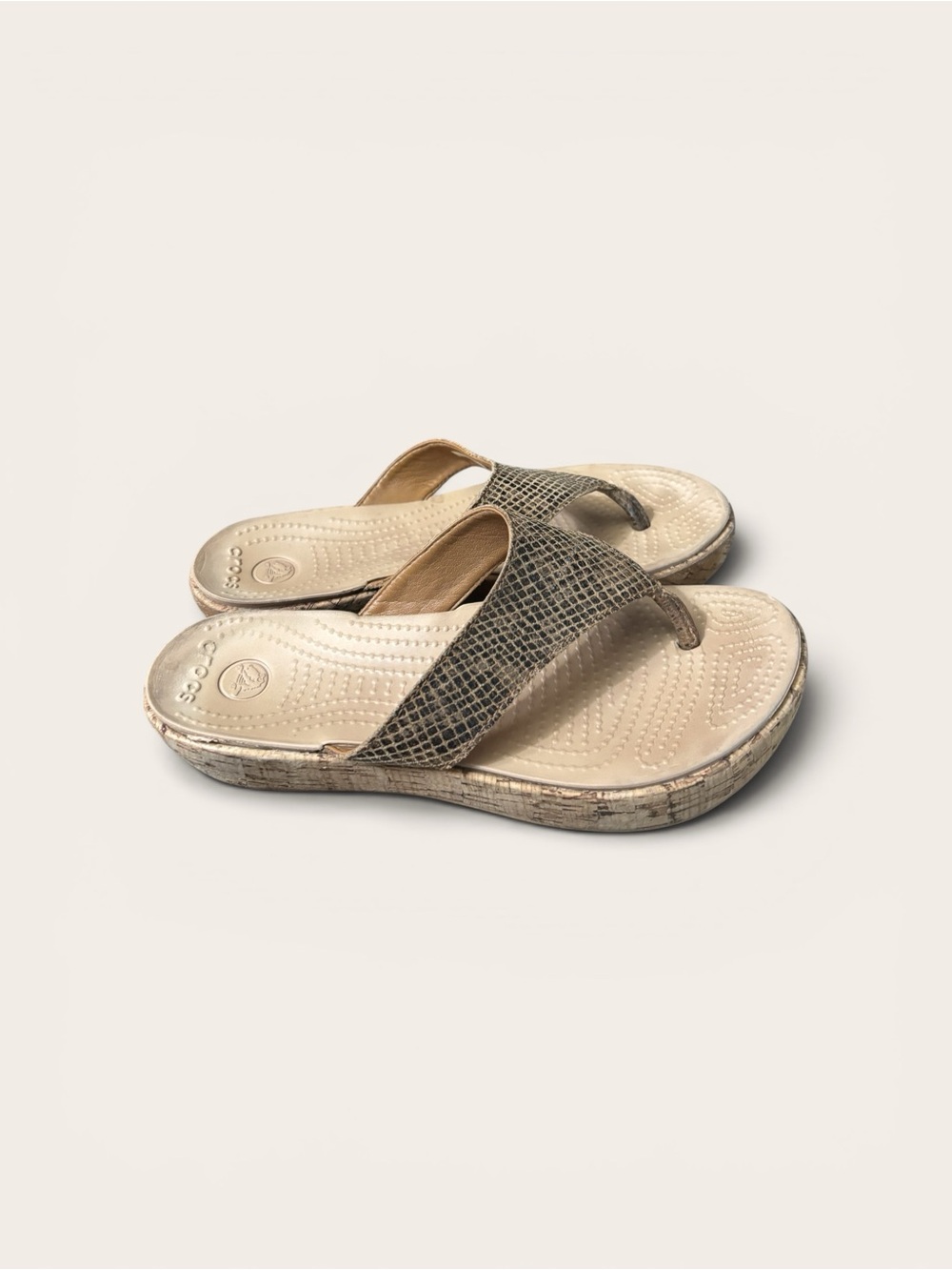 Crocs A-Leigh Tan Snake Pattern Womens Sze 8 Cork Wedge Flip Flop Thong